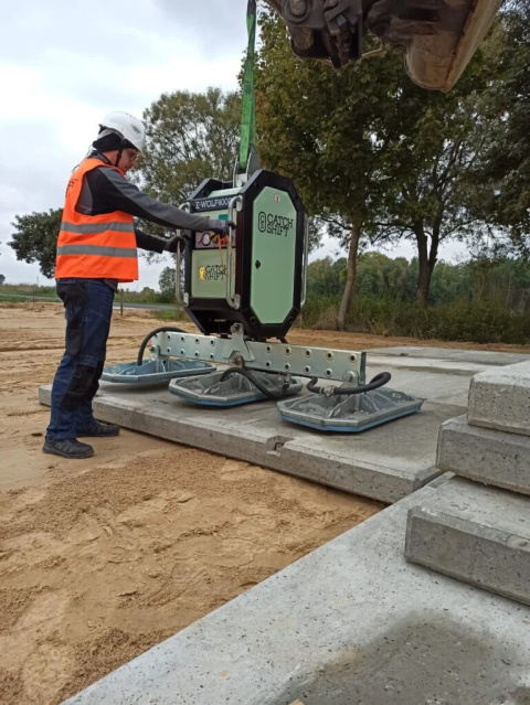 chwytak-prozniowy-catchshift-e-wolf-4000kg-elementy-betonowe chwytak-prozniowy-catchshift-e-wolf-4000kg-elementy-betonowe