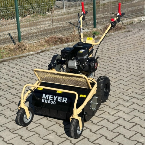 Profesjonalna kosiarka bijakowa Meyer KB600 z silnikiem Loncin i hydraulicznym przesuwem bocznym Profesjonalna kosiarka bijakowa Meyer KB600 z silnikiem Loncin i hydraulicznym przesuwem bocznym