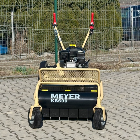 Profesjonalna kosiarka bijakowa Meyer KB600 z silnikiem Loncin i hydraulicznym przesuwem bocznym Profesjonalna kosiarka bijakowa Meyer KB600 z silnikiem Loncin i hydraulicznym przesuwem bocznym