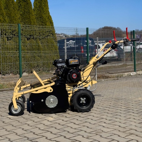 Profesjonalna kosiarka bijakowa Meyer KB600 z silnikiem Loncin i hydraulicznym przesuwem bocznym Profesjonalna kosiarka bijakowa Meyer KB600 z silnikiem Loncin i hydraulicznym przesuwem bocznym