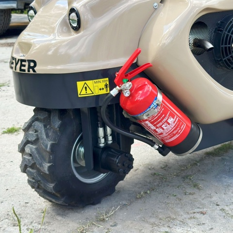 Kompaktowa miniładowarka kołowa Meyer MWL35 z napędem 3WD i uniwersalną płytą montażową avant Kompaktowa miniładowarka kołowa Meyer MWL35 z napędem 3WD i uniwersalną płytą montażową avant