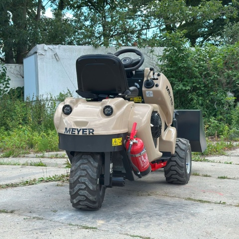 Kompaktowa miniładowarka kołowa Meyer MWL35 z napędem 3WD i uniwersalną płytą montażową avant Kompaktowa miniładowarka kołowa Meyer MWL35 z napędem 3WD i uniwersalną płytą montażową avant