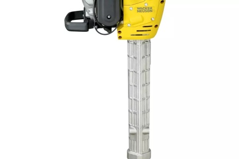 Młot spalinowy Wacker Neuson BH40 w akcji wyburzeniowej Młot spalinowy Wacker Neuson BH40 w akcji wyburzeniowej