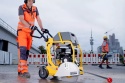 Lekka przecinarka jezdna do asfaltu i betonu Wacker Neuson BFS 940 z systemem niskich wibracji