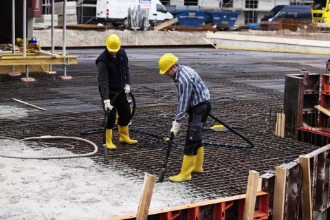 Wibrator do betonu wysokiej częstotliwości Wacker Neuson IRFU 58 ze zintegrowaną przetwornicą Wibrator do betonu wysokiej częstotliwości Wacker Neuson IRFU 58 ze zintegrowaną przetwornicą