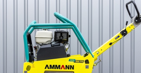 Profesjonalna zagęszczarka rewersyjna Ammann APR 52/75 z silnikiem Honda GX390 Profesjonalna zagęszczarka rewersyjna Ammann APR 52/75 z silnikiem Honda GX390