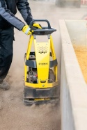 Zagęszczarka jednokierunkowa Bomag BR 95 z silnikiem Honda i systemem antywibracyjnym