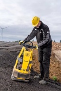 Zagęszczarka jednokierunkowa Bomag BR 95 z silnikiem Honda i systemem antywibracyjnym
