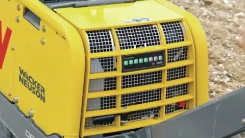 Ciężka zagęszczarka rewersyjna Wacker Neuson DPU 110 LEC z systemem Compatec