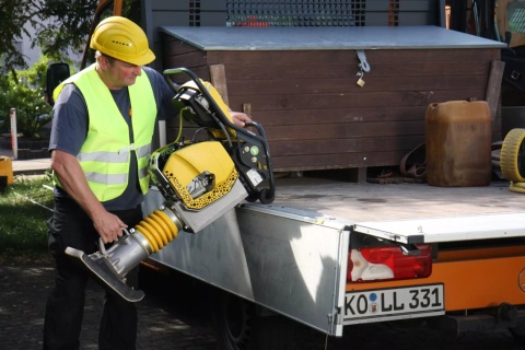 Zagęszczarka stopowa skoczek Bomag BT 60 z silnikiem spalinowym i systemem antywibracyjnym Zagęszczarka stopowa skoczek Bomag BT 60 z silnikiem spalinowym i systemem antywibracyjnym