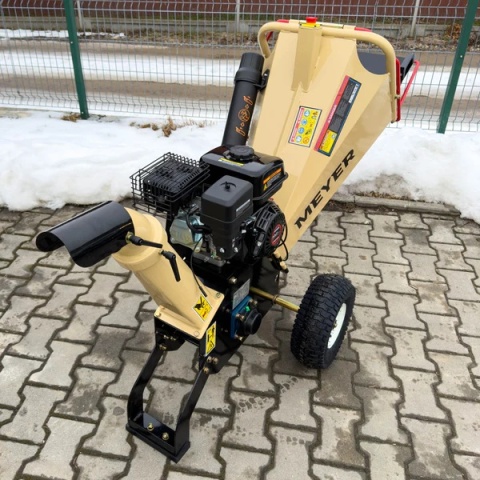 Wydajny rębak spalinowy do gałęzi Meyer R10SL z silnikiem Loncin 7KM Wydajny rębak spalinowy do gałęzi Meyer R10SL z silnikiem Loncin 7KM