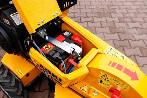 Profesjonalny karczownik do pni Laski F 460 EI z silnikiem Kohler EFI i obrotnicą naped elektryczny