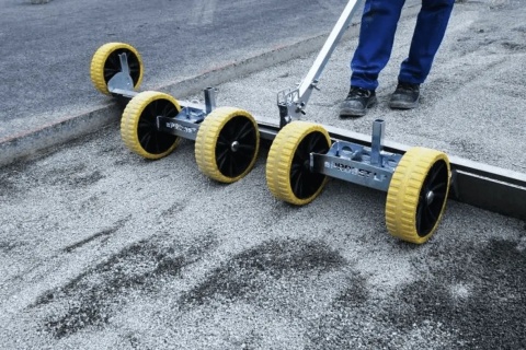 Listwa zgarniająca Probst Levelfix LF 170-310 cm podczas pracy