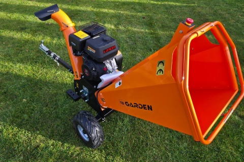Rębak spalinowy rozdrabniacz TB Garden GS1500  widok z boku