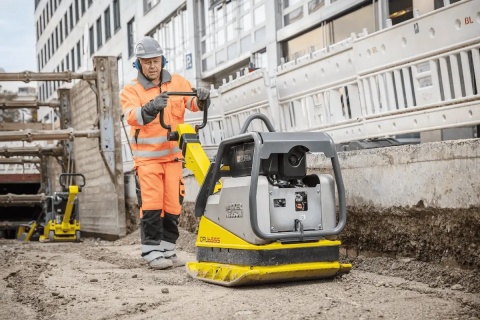 Zagęszczarka rewersyjna Wacker Neuson DPU 6555 hech z wskaźnikiem zagęszczania podczas pracy